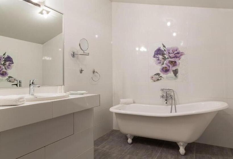 标准间, Le Logis Du Péré