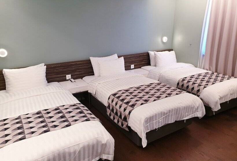 חדר דלוקס לשלושה, Matthieu Yeosu