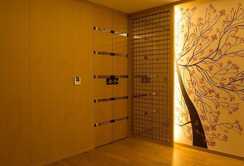 חדר דלוקס, Matthieu Yeosu