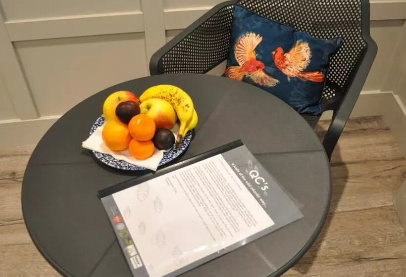 スタンダードルーム, Quinlan & Cooke Boutique Townhouse And Qcs Seafood Restaurant
