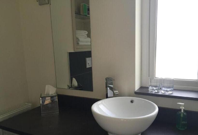 스탠다드 룸, Quinlan & Cooke Boutique Townhouse And Qcs Seafood Restaurant