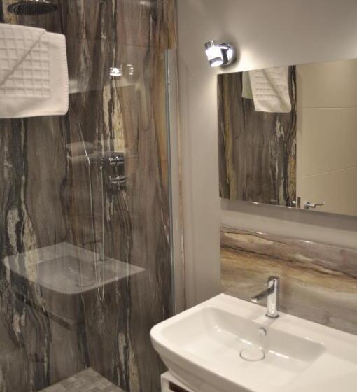 디럭스 룸, Quinlan & Cooke Boutique Townhouse And Qcs Seafood Restaurant