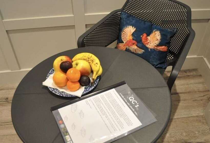 디럭스 룸, Quinlan & Cooke Boutique Townhouse And Qcs Seafood Restaurant