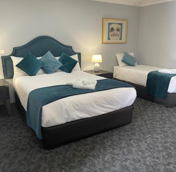 Семейный Номер, Town & Country Motor Inn