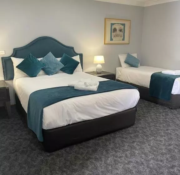 ファミリールーム, Town & Country Motor Inn