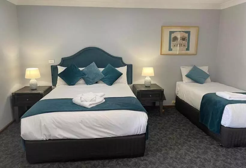 ファミリールーム, Town & Country Motor Inn