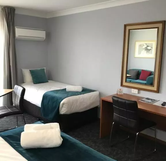 ファミリールーム, Town & Country Motor Inn