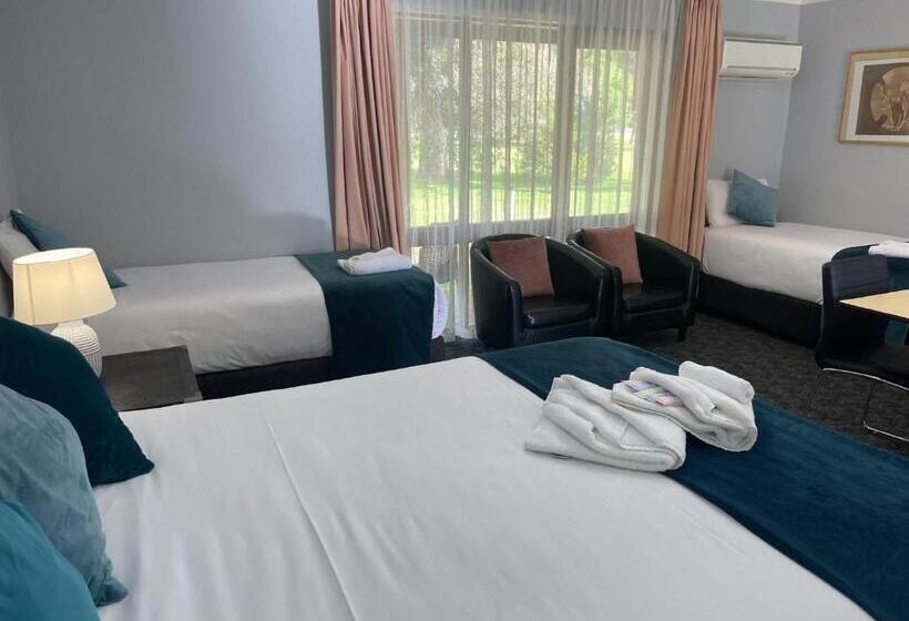 חדר משפחתי דלוקס, Town & Country Motor Inn