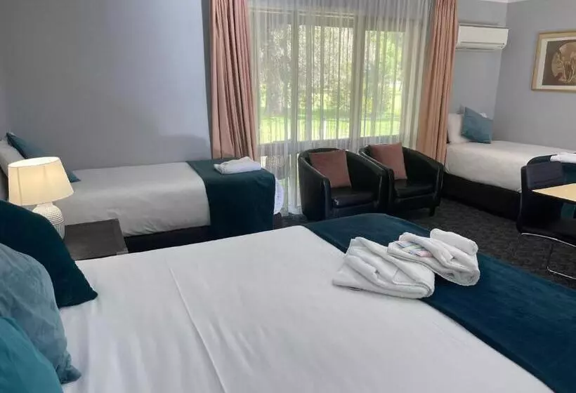デラックスファミリールーム, Town & Country Motor Inn