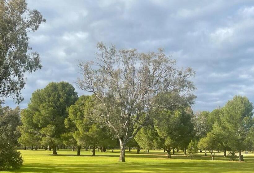 חדר סטנדרט עם ג'קוזי, Town & Country Motor Inn