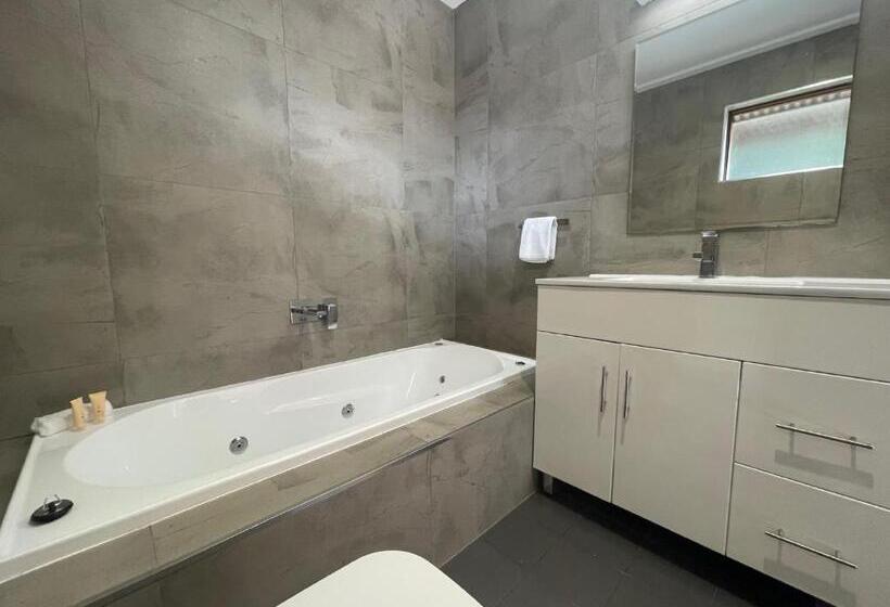 חדר סטנדרט עם ג'קוזי, Town & Country Motor Inn