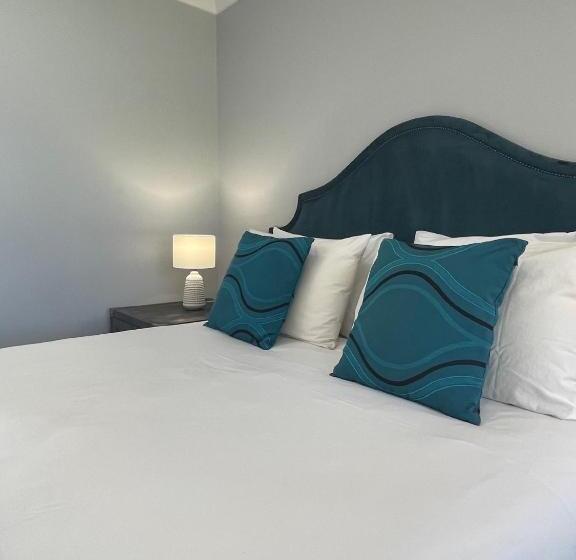 Номер Deluxe с Балконом, Town & Country Motor Inn