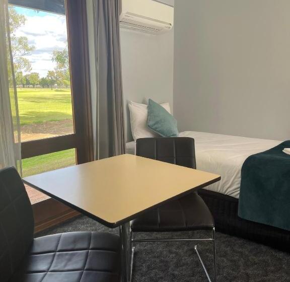 Номер Deluxe с Балконом, Town & Country Motor Inn