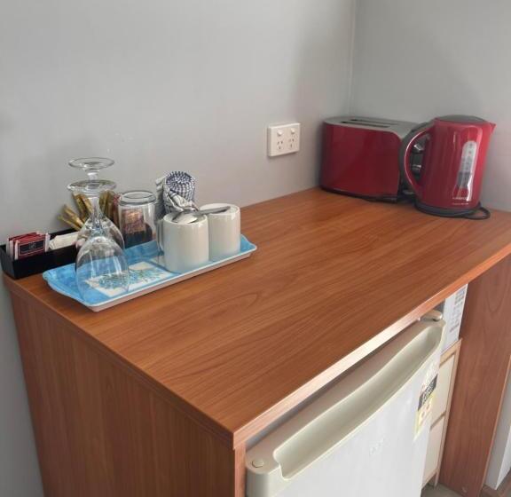 סוויטה משפחתית, Town & Country Motor Inn