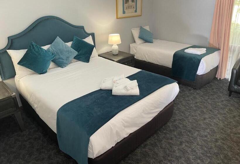 סוויטה משפחתית, Town & Country Motor Inn