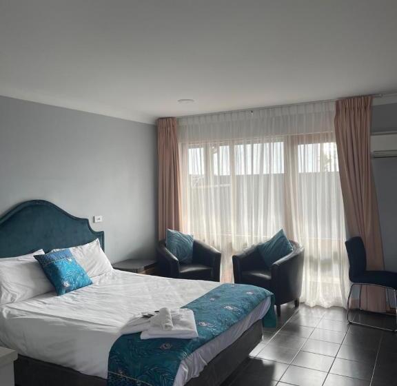 חדר סטנדרט מותאם לאדם עם מוגבלויות, Town & Country Motor Inn