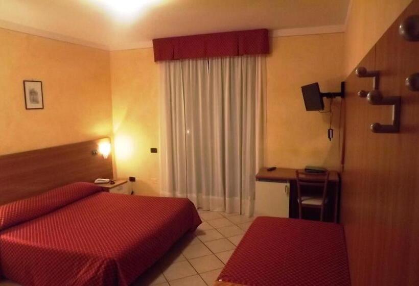 اتاق استاندارد با چشم‌انداز دریاچه, Park Hotel Zanzanù
