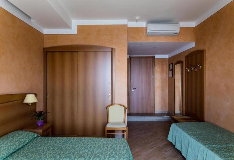 Номер Стандарт Вид на Озеро, Park Hotel Zanzanù