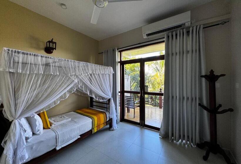 디럭스 트리플 룸, Peacock Villa