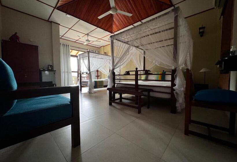 디럭스 트리플 룸, Peacock Villa