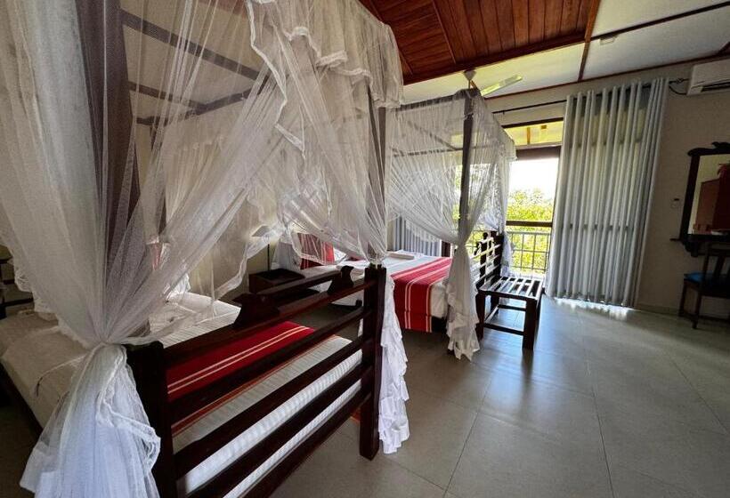 디럭스 트리플 룸, Peacock Villa