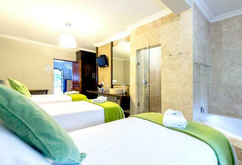 غرفة ديلوكس ثلاثية, Or Tambo Guest House