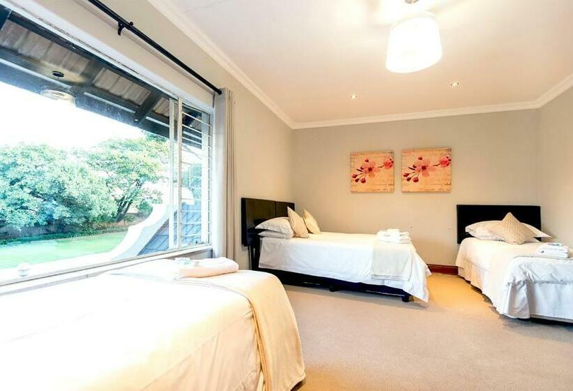 غرفة عائلية, Or Tambo Guest House