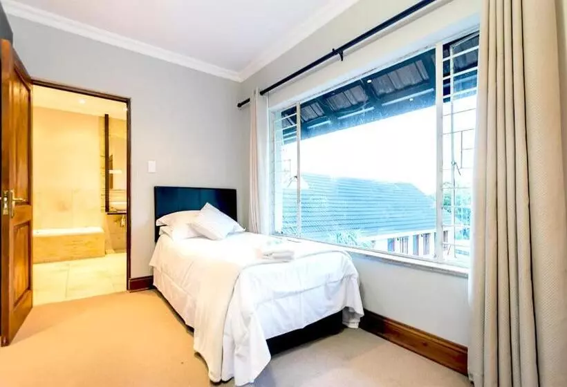 Perhehuone, Or Tambo Guest House