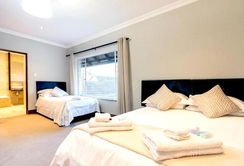 Семейный Номер, Or Tambo Guest House