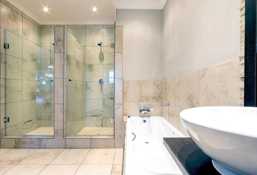 غرفة عائلية, Or Tambo Guest House