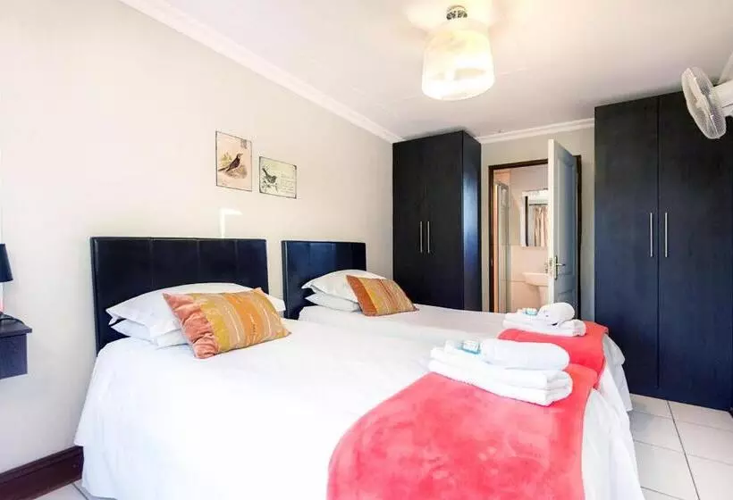 Economy-huone, Or Tambo Guest House