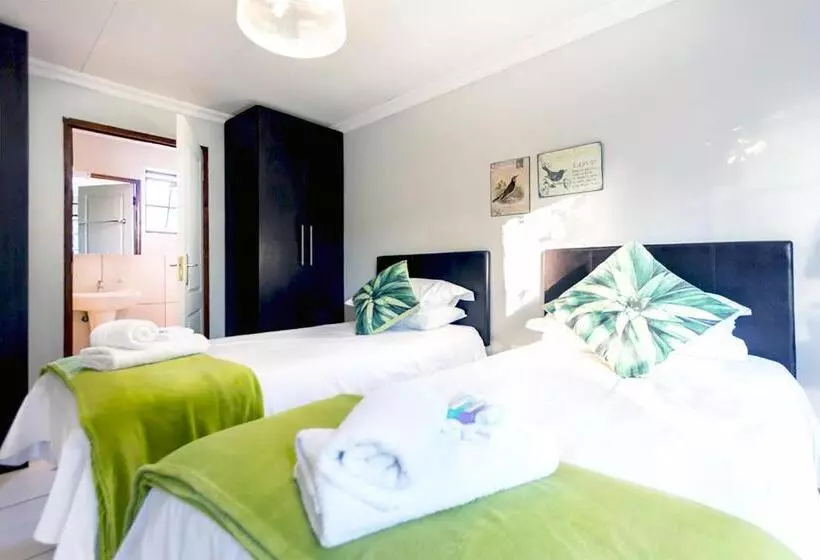 Economy-huone, Or Tambo Guest House
