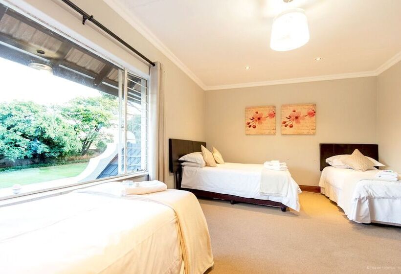 غرفة عائلية, Or Tambo Guest House