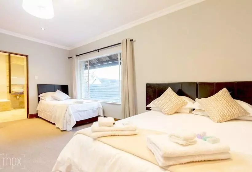 Perhehuone, Or Tambo Guest House