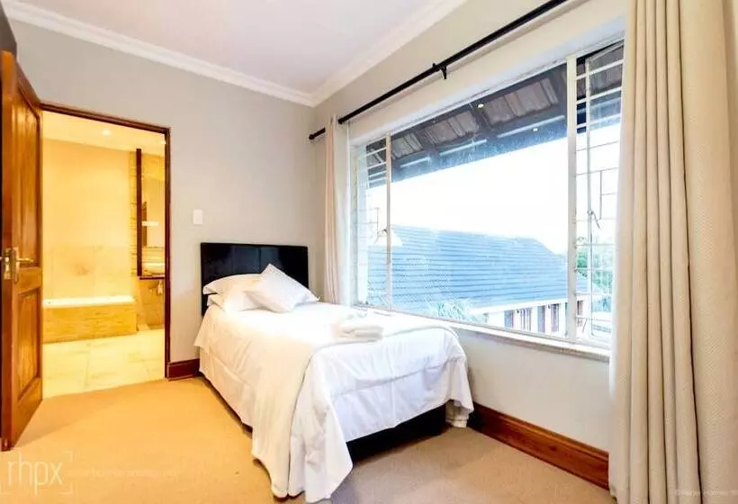 Perhehuone, Or Tambo Guest House