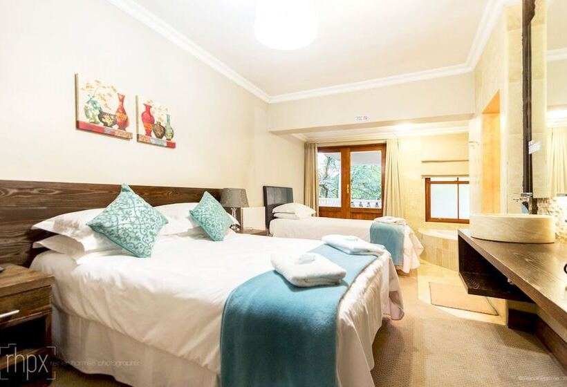 غرفة ديلوكس ثلاثية, Or Tambo Guest House