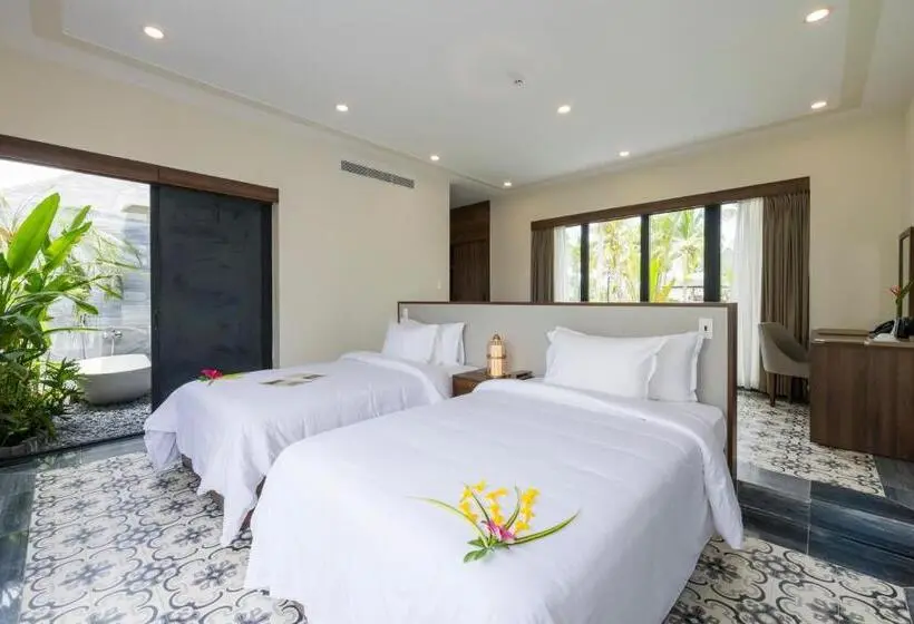 اتاق استاندارد با چشم‌انداز استخر, Cocoland Thu Xa Ancient Town Hotel & Resort