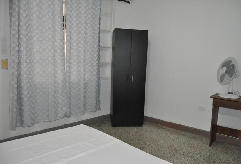 带共用浴室的标准房间, La Clave Hostel