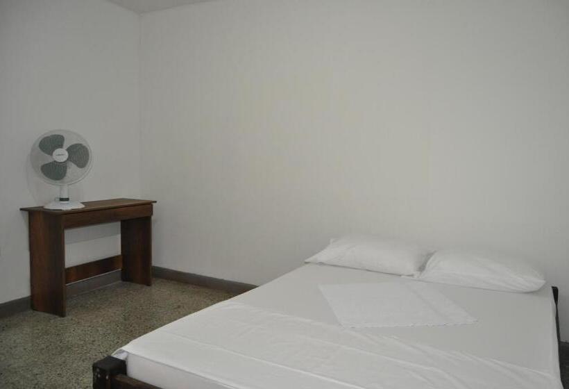 带共用浴室的标准房间, La Clave Hostel