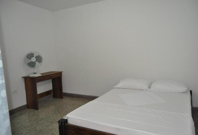 带共用浴室的标准房间, La Clave Hostel