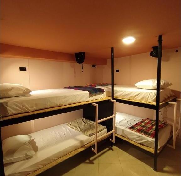 Четырехместный Номер Стандарт, Hostal Casa Primavera