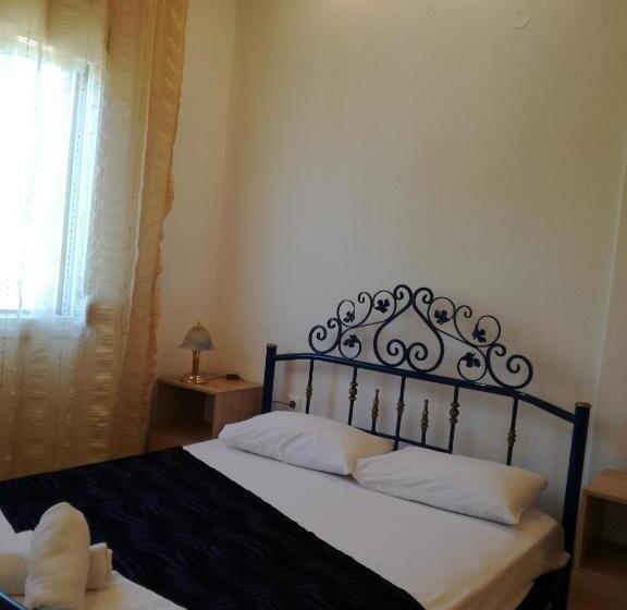 חדר משפחתי, Fernando