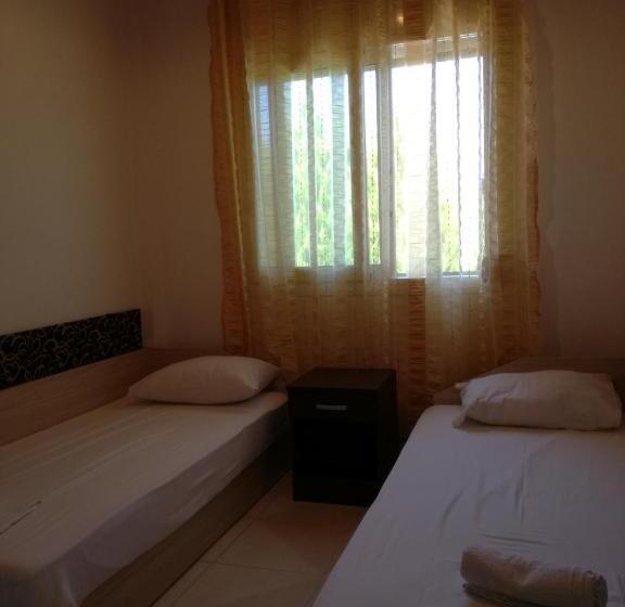 חדר משפחתי, Fernando