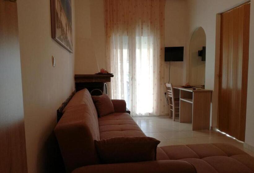 חדר משפחתי, Fernando