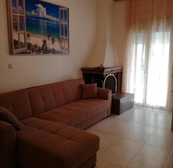 חדר משפחתי, Fernando