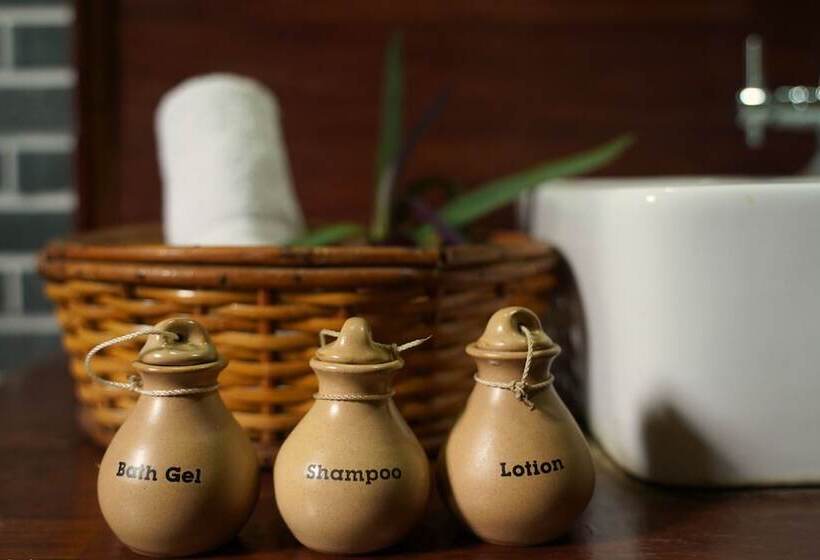 کلبه ییلاقی, Nana Jungle Resort