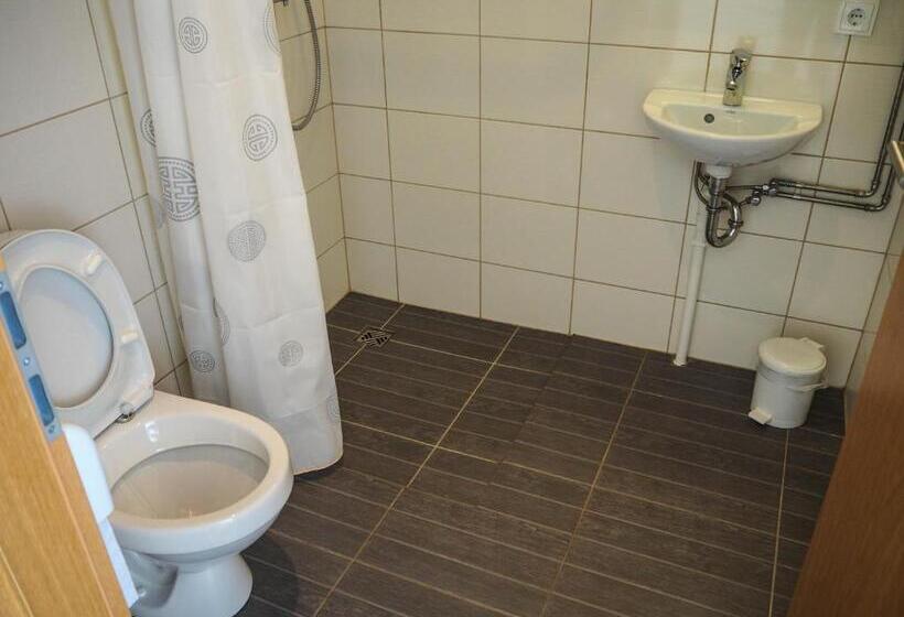 اتاق استاندارد سه نفره, Kast Guesthouse