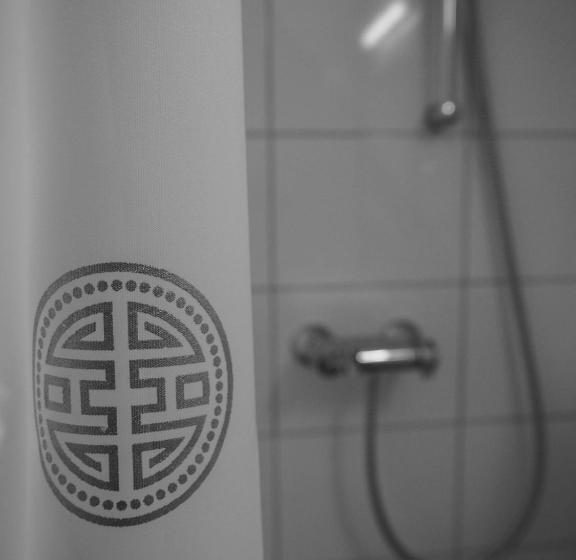 اتاق استاندارد سه نفره, Kast Guesthouse