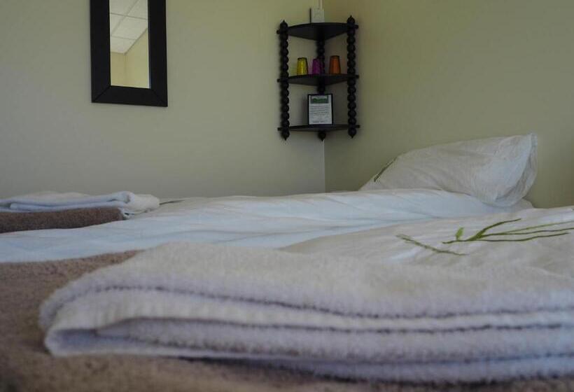 اتاق استاندارد سه نفره, Kast Guesthouse