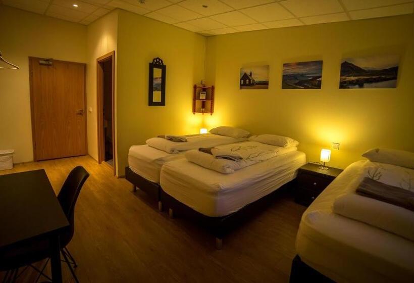 اتاق استاندارد سه نفره, Kast Guesthouse